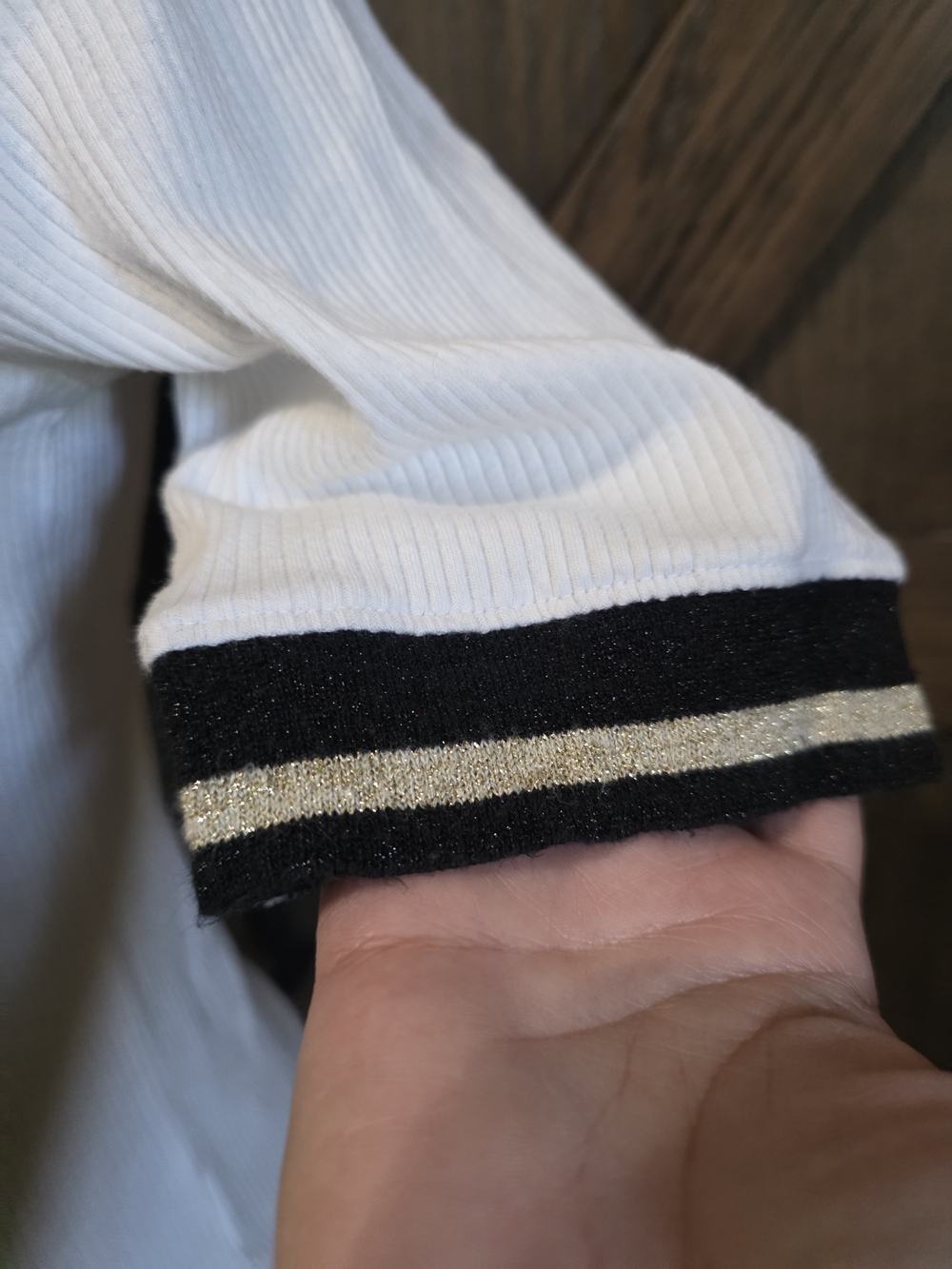 Veronica Beard White Ribbed Short Sleeve Top with Black Trim - Picture 3 of 4